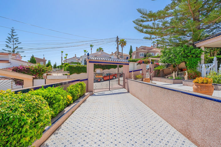 Image No.3-4 Bed Villa for sale