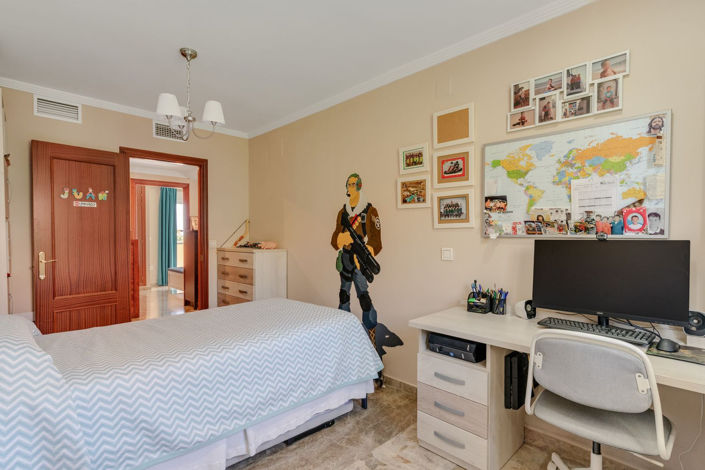 Image No.28-3 Bed Semi-Detached for sale