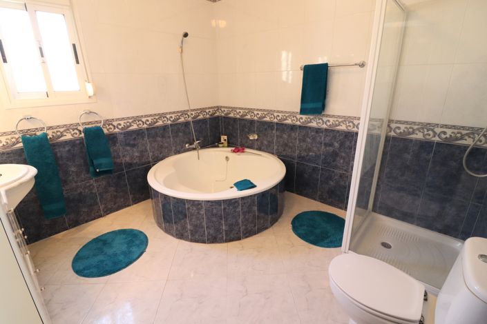 Image No.10-3 Bed Villa for sale