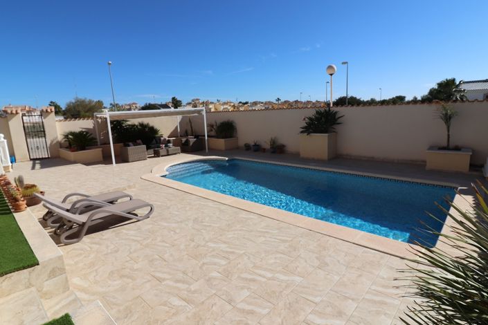 Image No.2-3 Bed Villa for sale