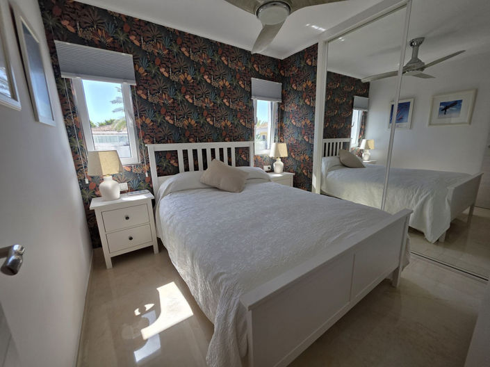 Image No.21-3 Bed Townhouse for sale
