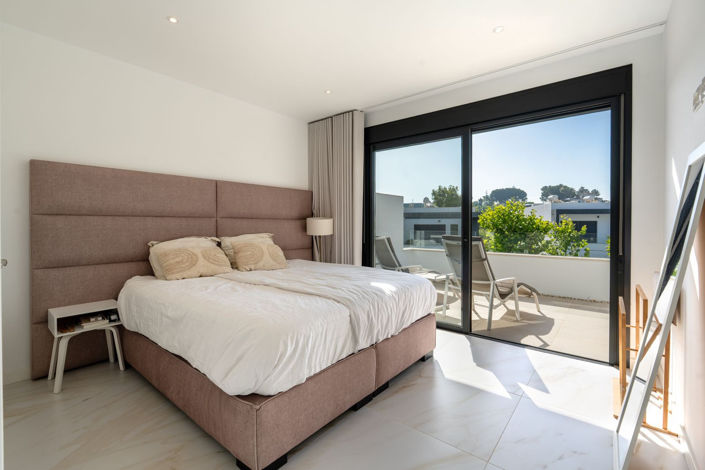 Image No.12-4 Bed Semi-Detached for sale