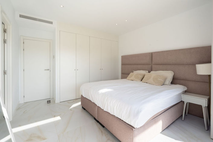 Image No.13-4 Bed Semi-Detached for sale