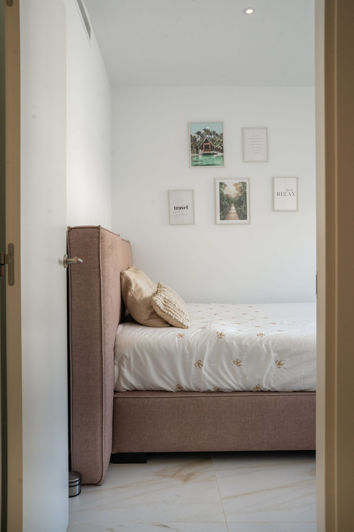 Image No.24-4 Bed Semi-Detached for sale