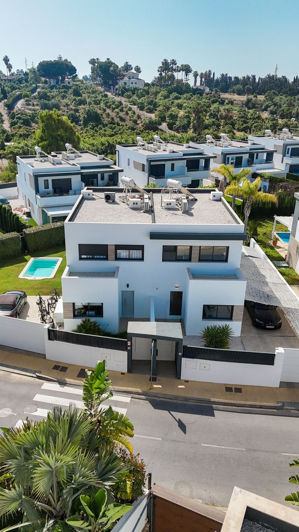 Image No.3-4 Bed Semi-Detached for sale