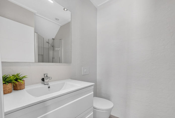 Image No.18-3 Bed Townhouse for sale