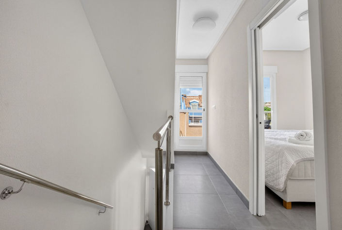 Image No.21-3 Bed Townhouse for sale