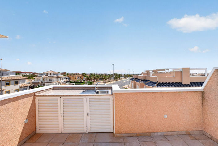 Image No.30-3 Bed Townhouse for sale