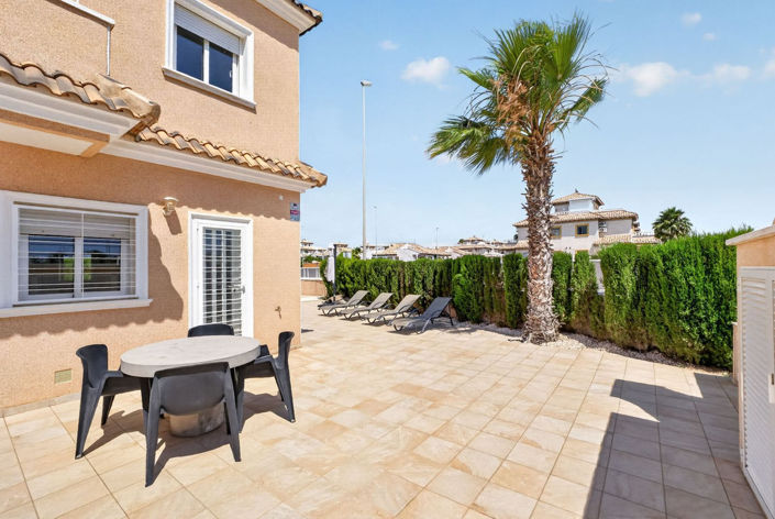 Image No.8-3 Bed Townhouse for sale