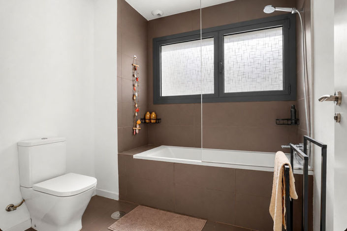 Image No.19-4 Bed Semi-Detached for sale