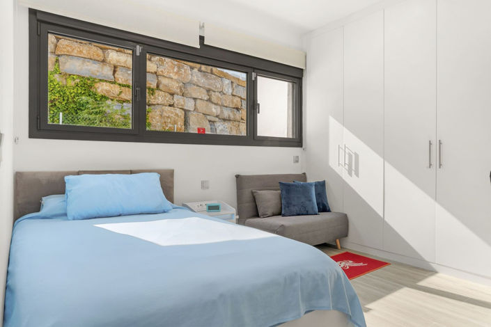 Image No.21-4 Bed Semi-Detached for sale
