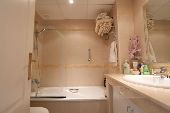 Image No.24-2 Bed Semi-Detached for sale