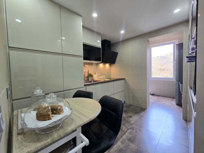 Image No.10-3 Bed Apartment for sale