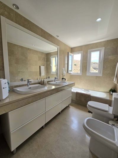 Image No.18-3 Bed Apartment for sale