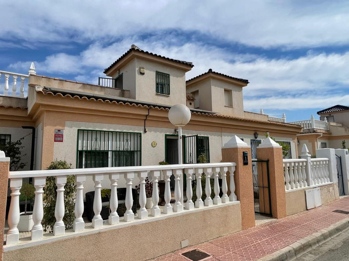 Image No.27-2 Bed Semi-Detached for sale