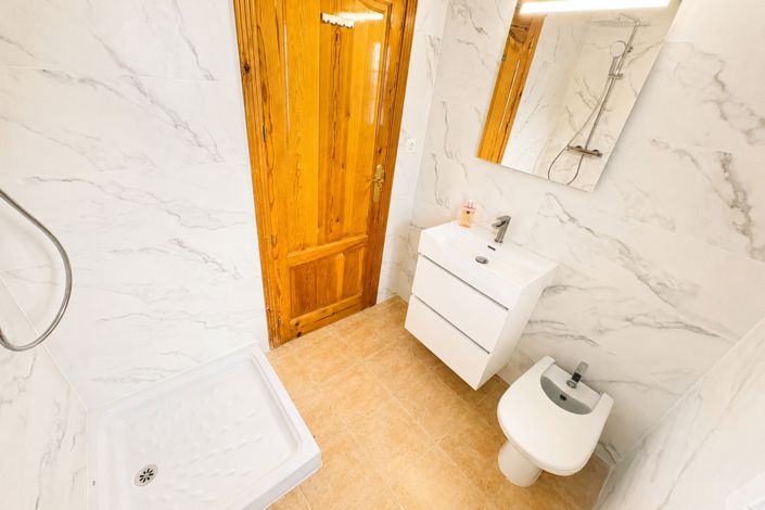 Image No.24-3 Bed Apartment for sale