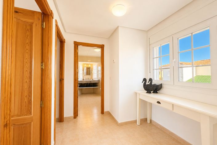 Image No.32-3 Bed Apartment for sale