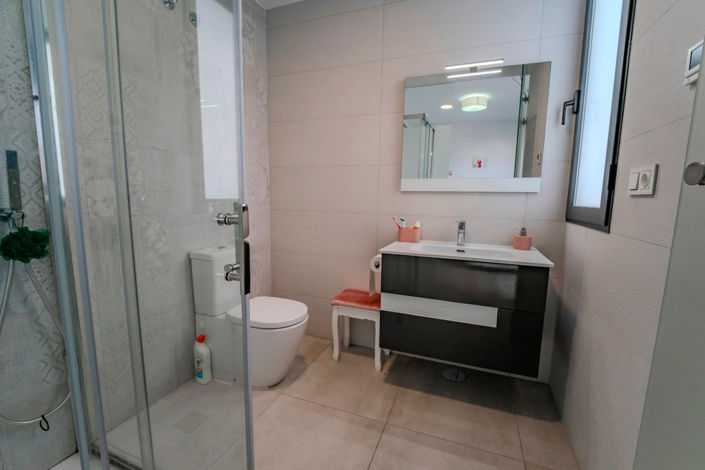 Image No.16-3 Bed Semi-Detached for sale