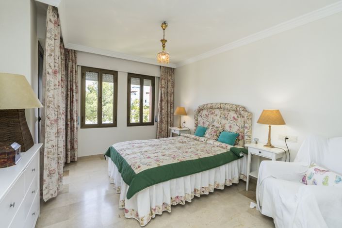 Image No.18-4 Bed Townhouse for sale