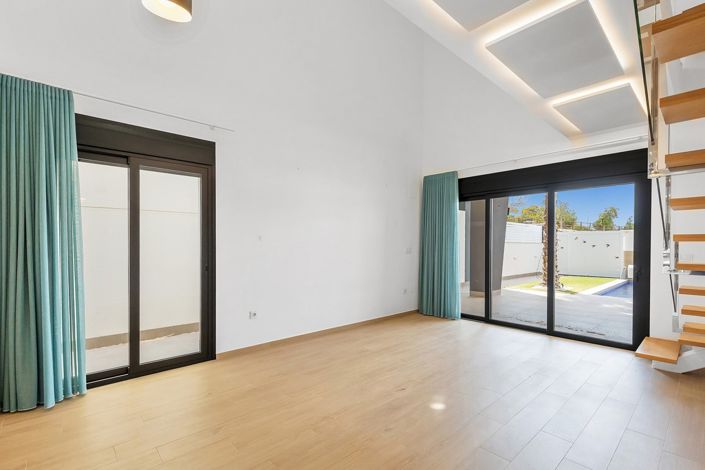 Image No.6-3 Bed Villa for sale
