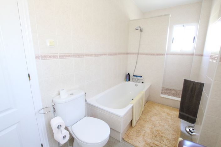 Image No.15-4 Bed Villa for sale