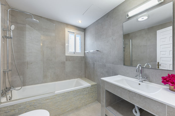 Image No.10-6 Bed Villa for sale