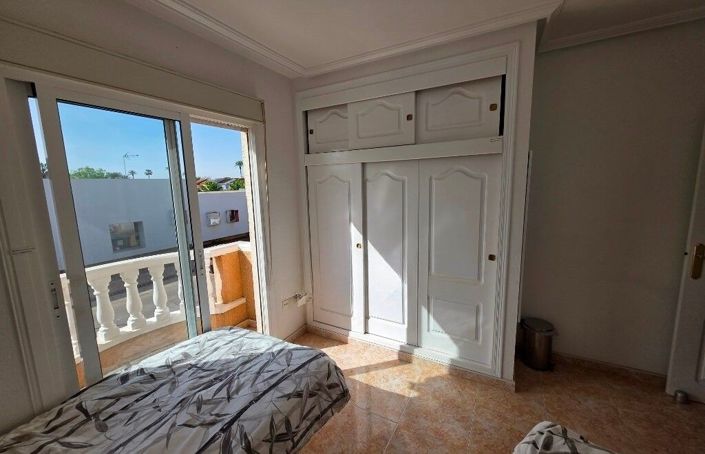 Image No.18-2 Bed Townhouse for sale