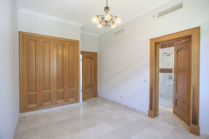 Image No.18-5 Bed Villa for sale