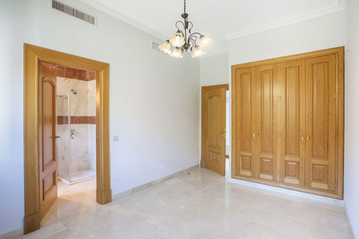 Image No.20-5 Bed Villa for sale