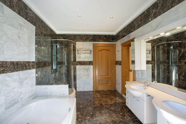 Image No.26-5 Bed Villa for sale