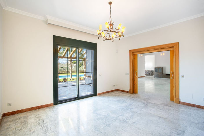 Image No.30-5 Bed Villa for sale
