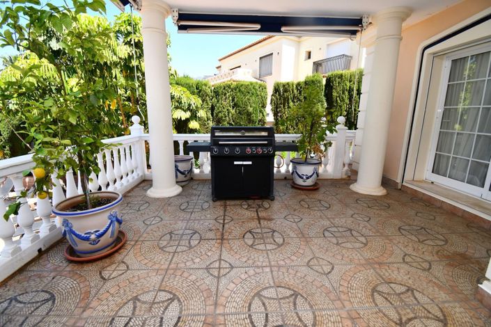 Image No.11-9 Bed Villa for sale