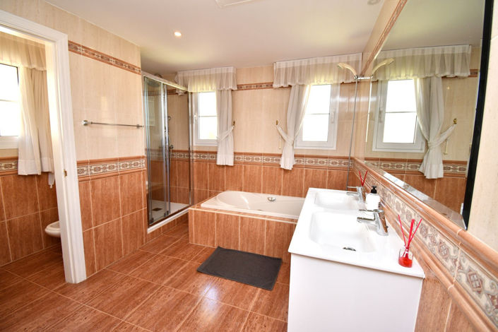 Image No.34-9 Bed Villa for sale