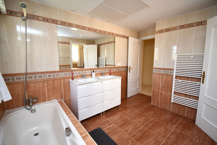 Image No.35-9 Bed Villa for sale