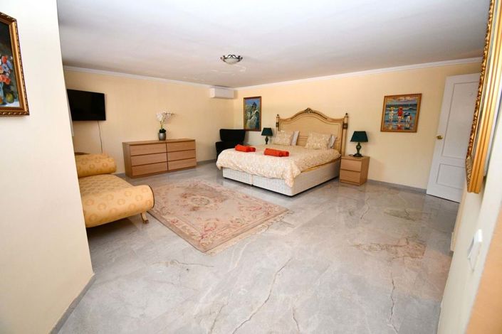 Image No.56-9 Bed Villa for sale
