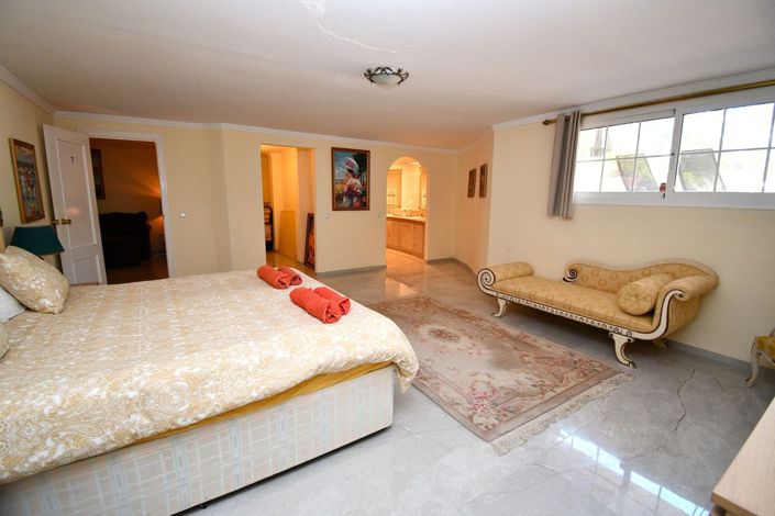 Image No.57-9 Bed Villa for sale