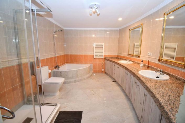 Image No.58-9 Bed Villa for sale