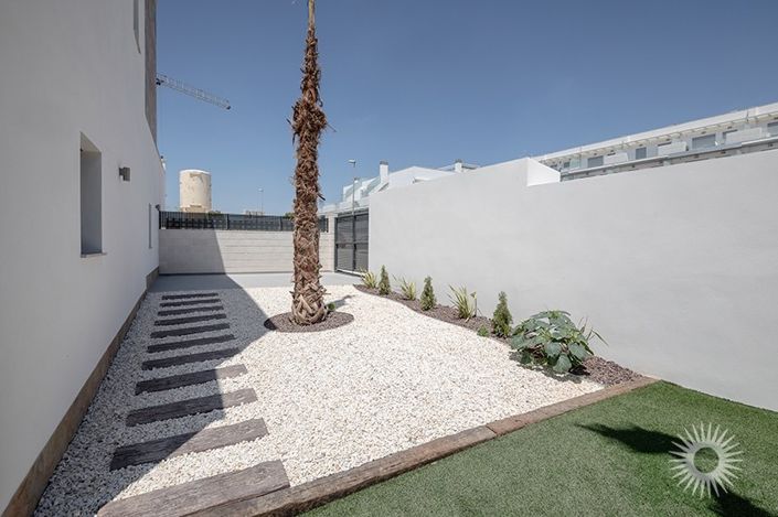 Image No.14-3 Bed Townhouse for sale