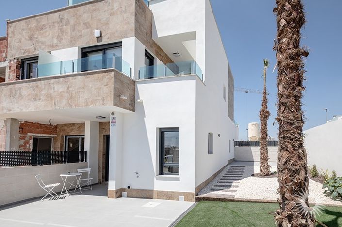 Image No.3-3 Bed Townhouse for sale