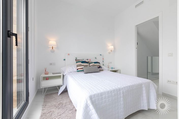 Image No.8-3 Bed Townhouse for sale