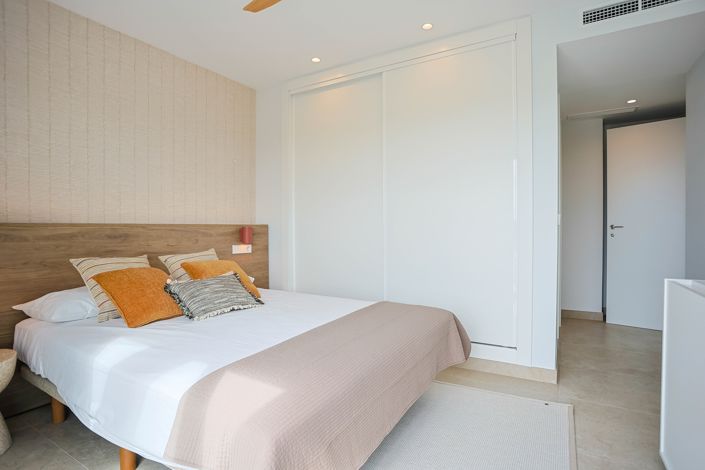 Image No.20-3 Bed Apartment for sale
