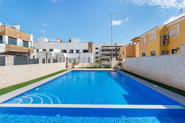 Image No.27-3 Bed Townhouse for sale
