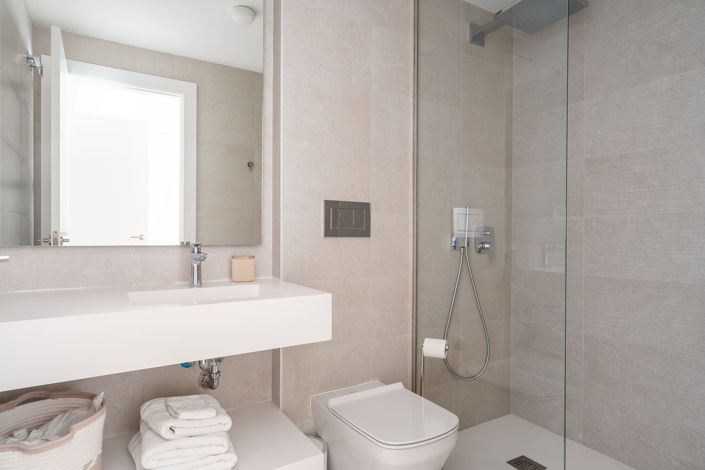 Image No.15-2 Bed Property for sale