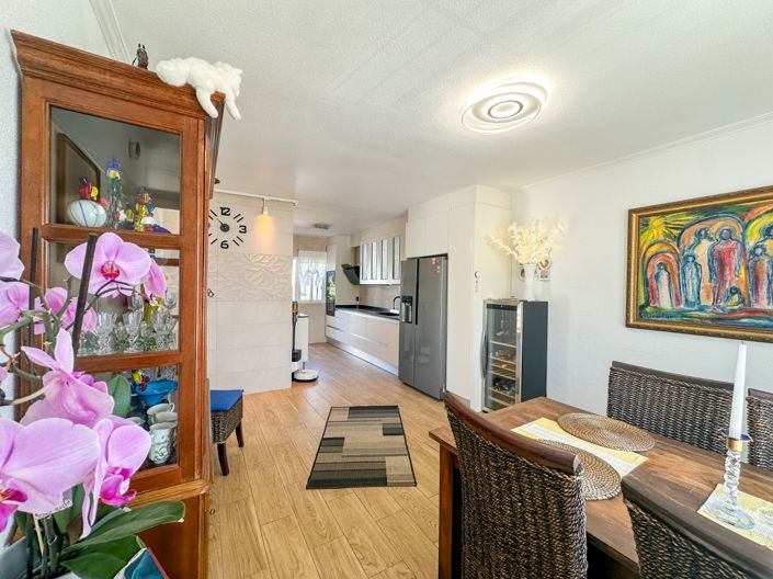 Image No.8-2 Bed Townhouse for sale