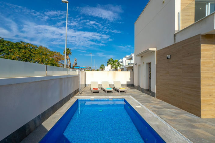 Image No.20-3 Bed Villa for sale