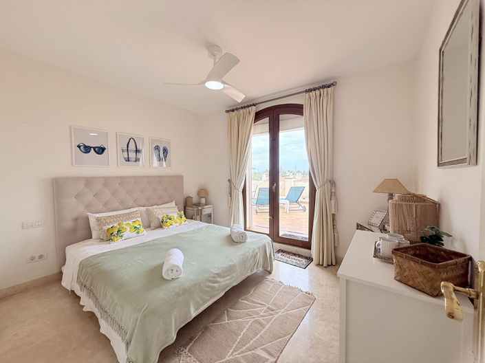 Image No.13-4 Bed Townhouse for sale