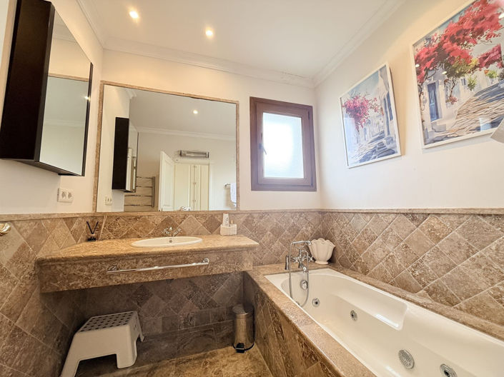 Image No.16-4 Bed Townhouse for sale