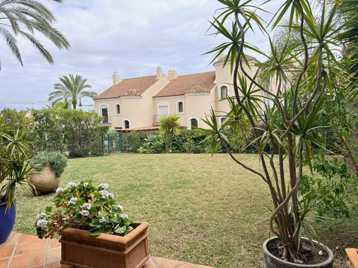 Image No.30-4 Bed Townhouse for sale