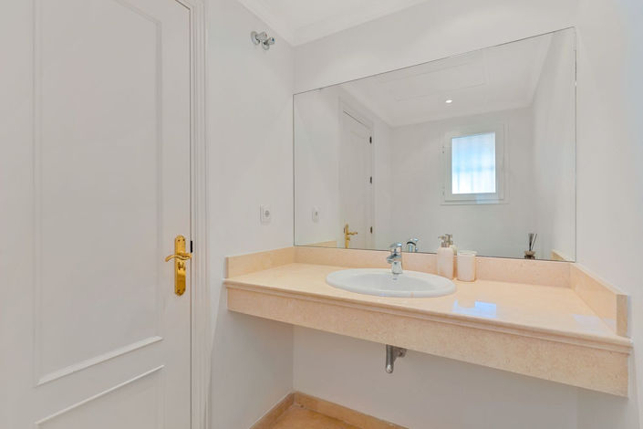 Image No.14-3 Bed Townhouse for sale