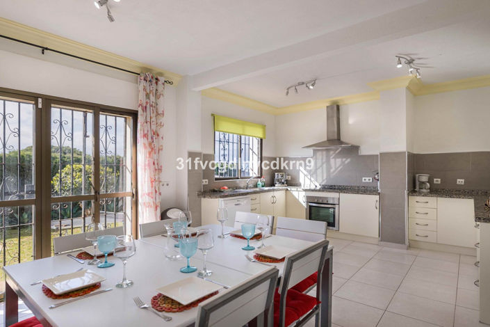 Image No.11-5 Bed Villa for sale